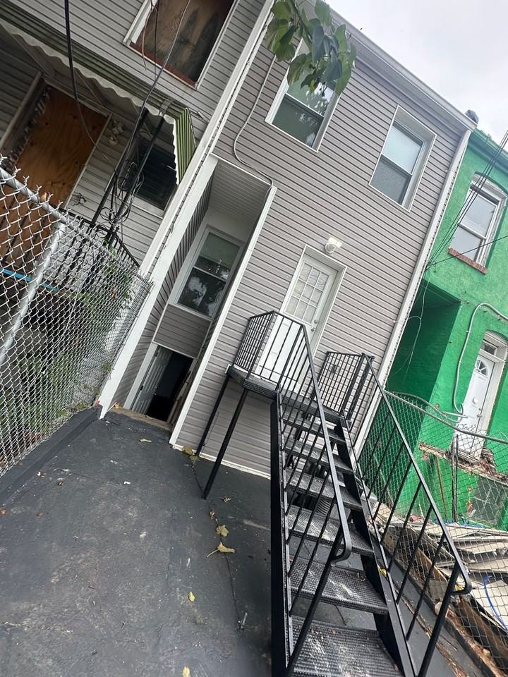 2523 E Biddle St - Photo 7 of 10