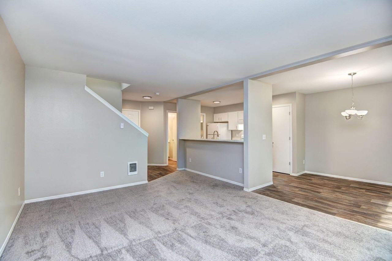 3 bedroom 2.5 bath townhomes - Photo 5 of 25