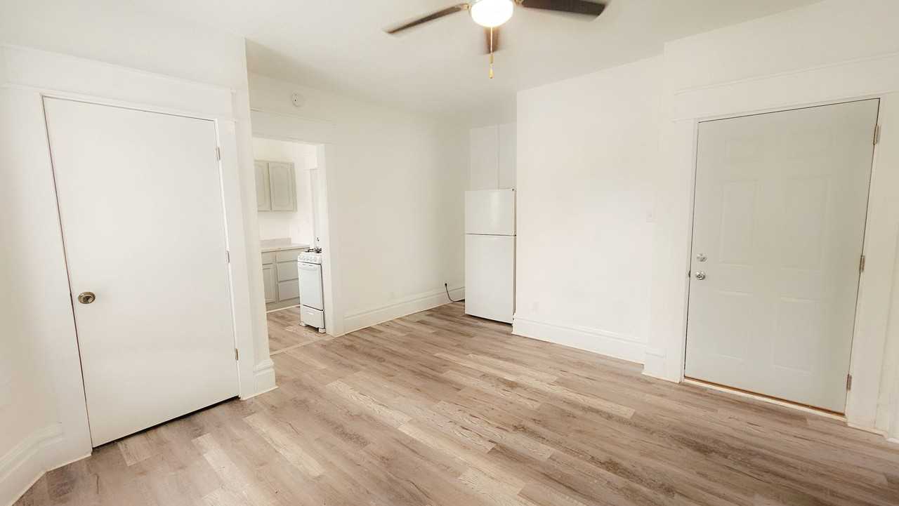 BG - 1076 21st St - Photo 2 of 11