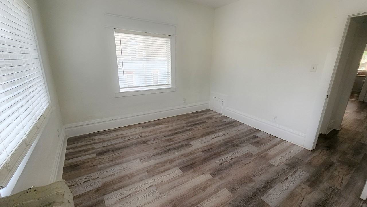 BG - 1076 21st St - Photo 6 of 11