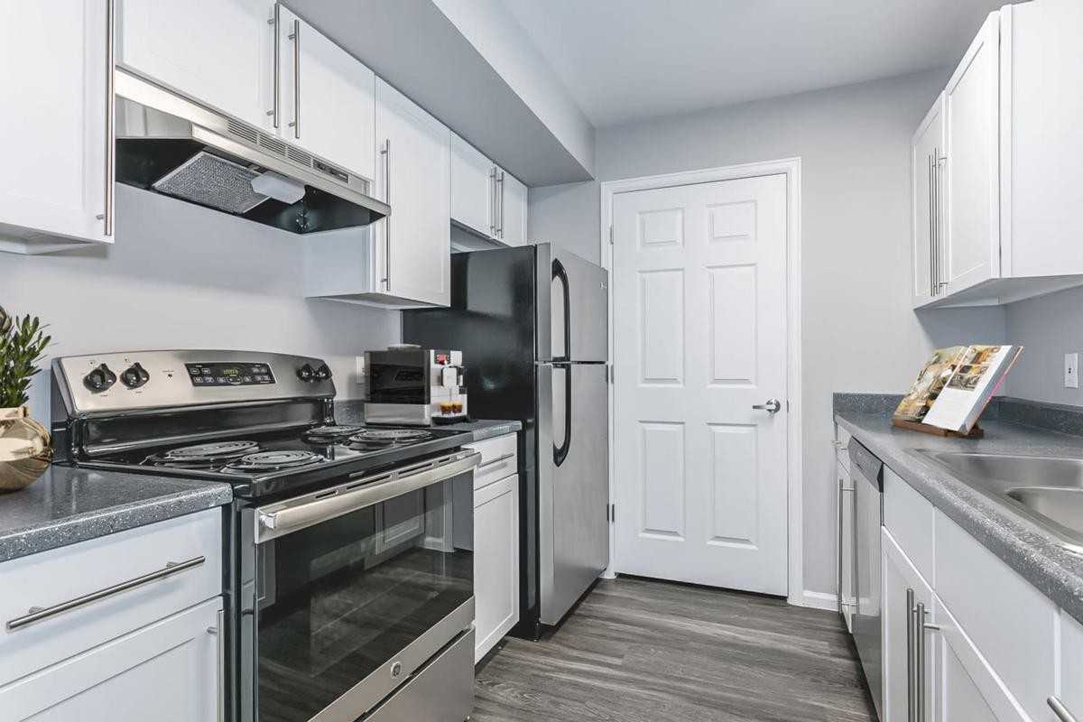 1701 E D St - Photo 3 of 20