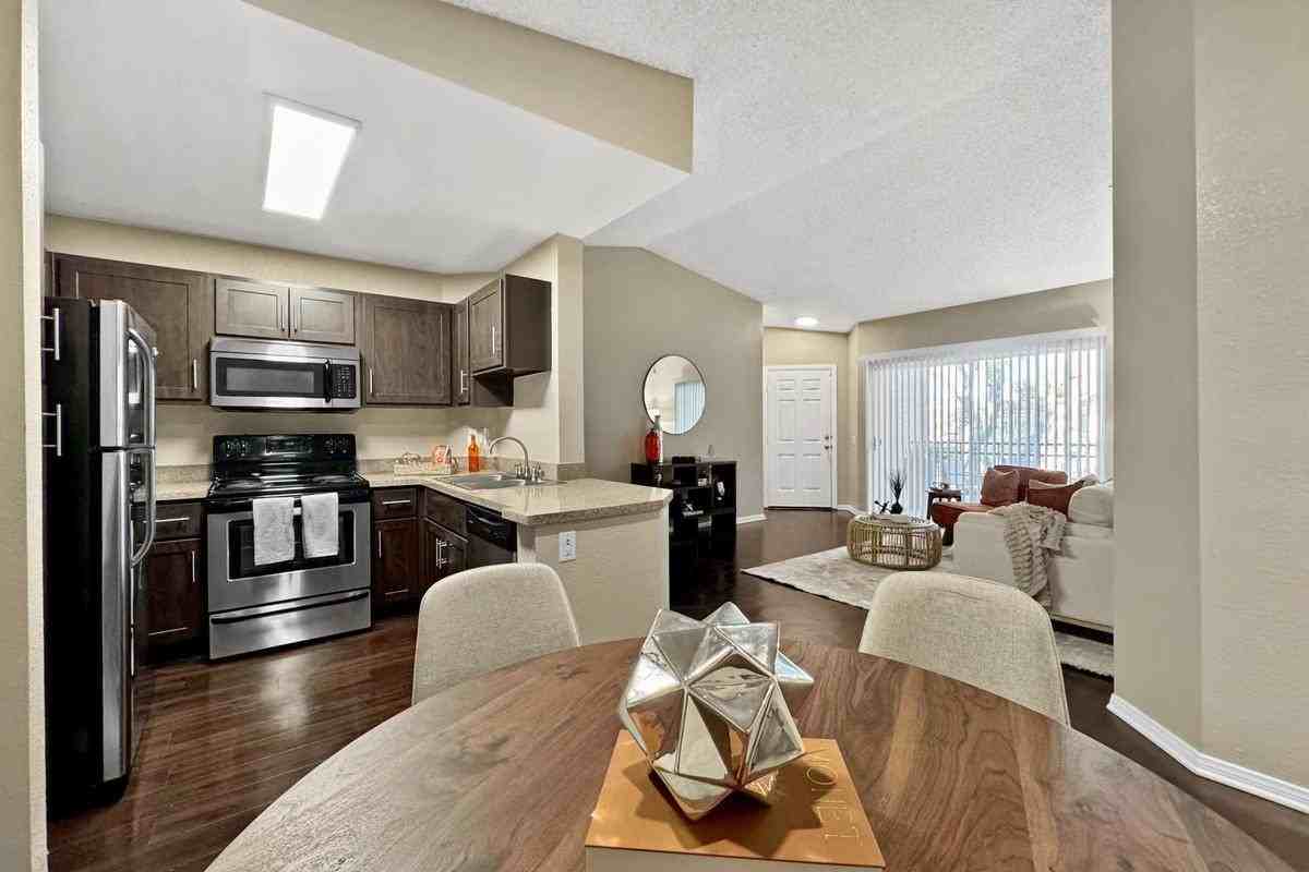 1701 E D St - Photo 6 of 20