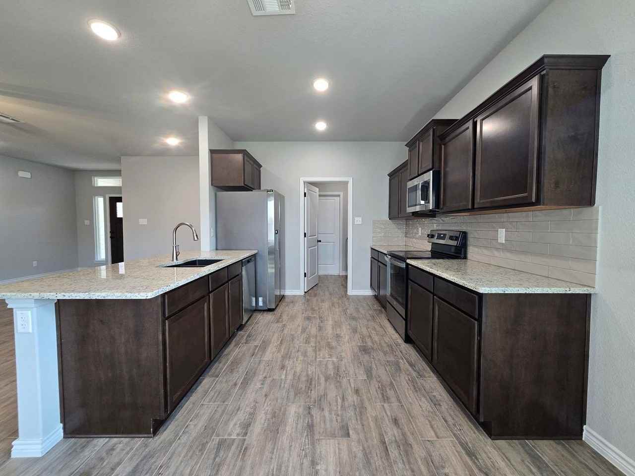 3104 Hedwig St - Photo 3 of 23