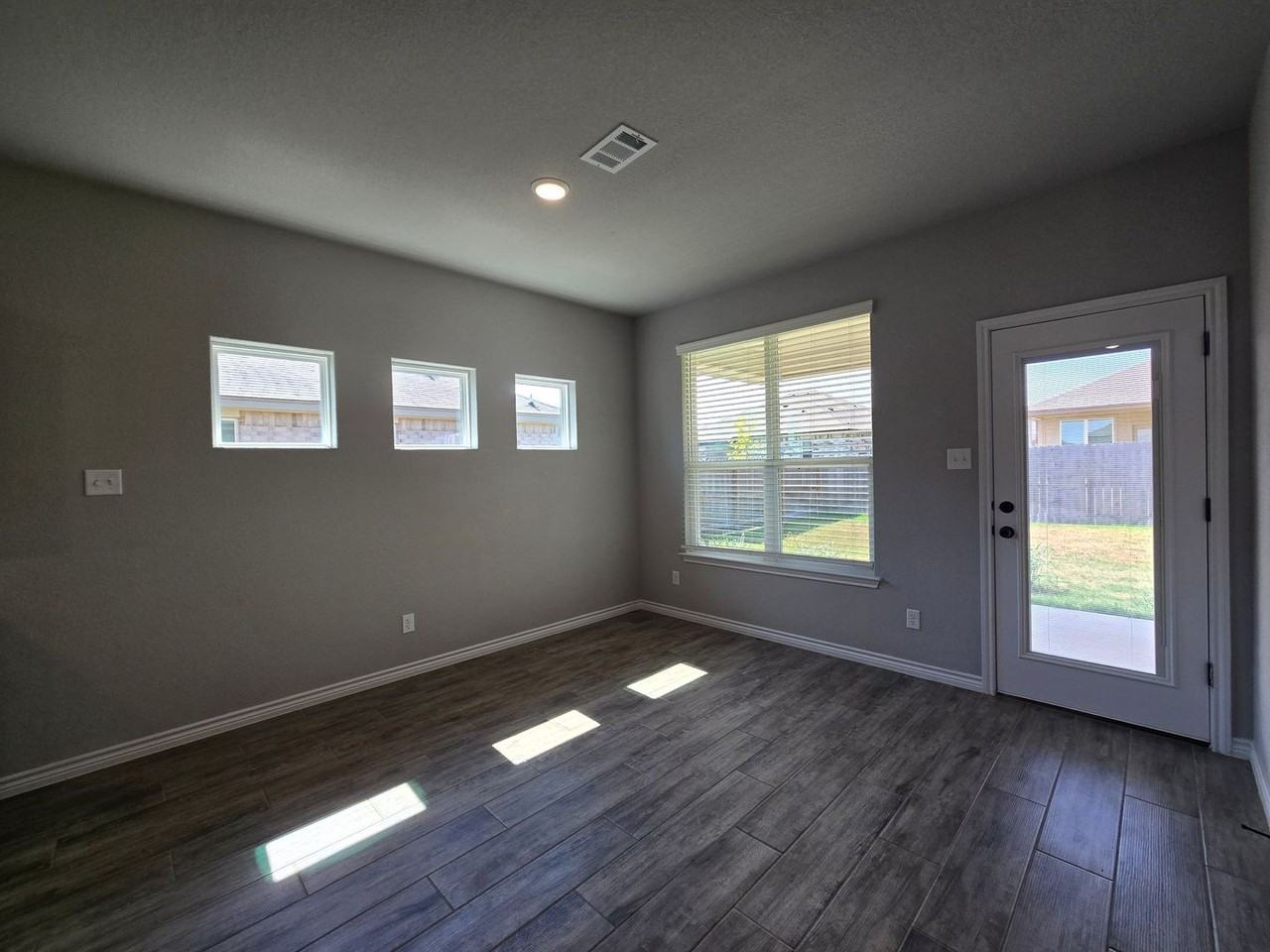 3104 Hedwig St - Photo 7 of 23