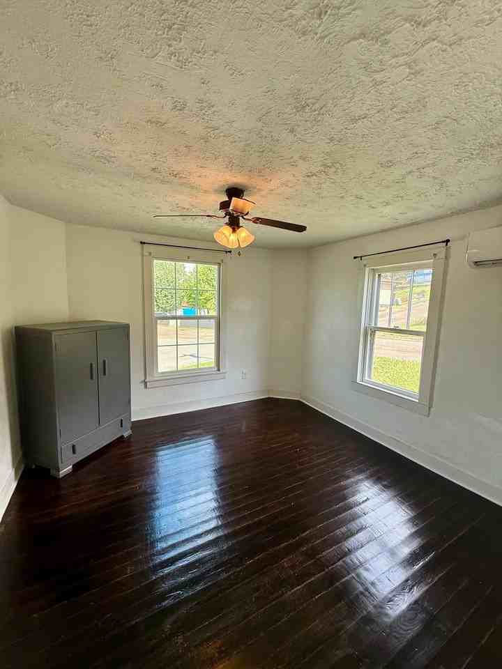 1116 Freedman St - Photo 3 of 12