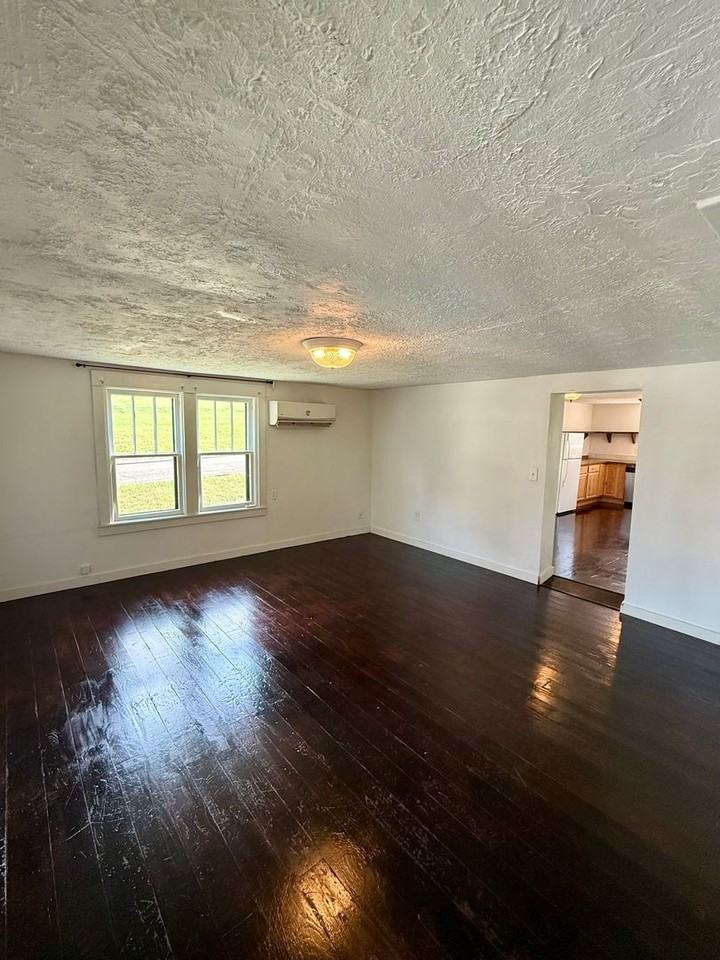 1116 Freedman St - Photo 3 of 12