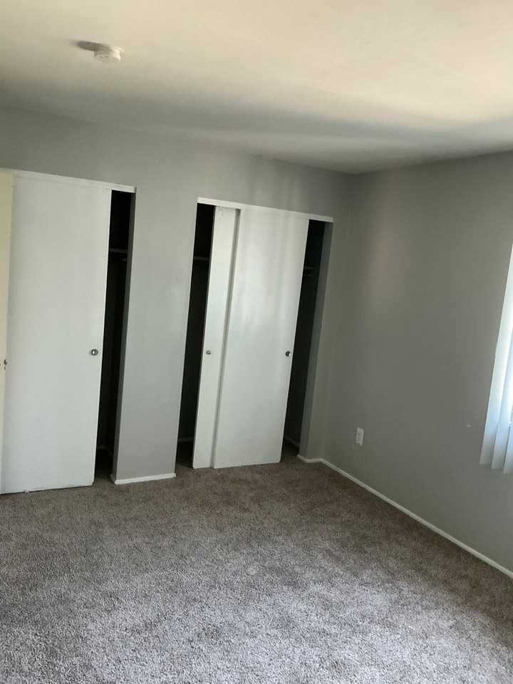 Brittany Town Homes - Photo 4 of 11