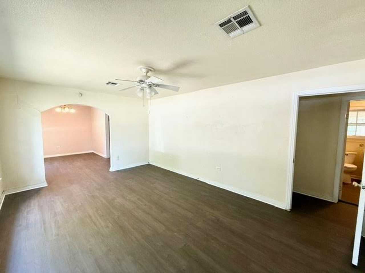 3716 Parkwood St - Photo 2 of 20