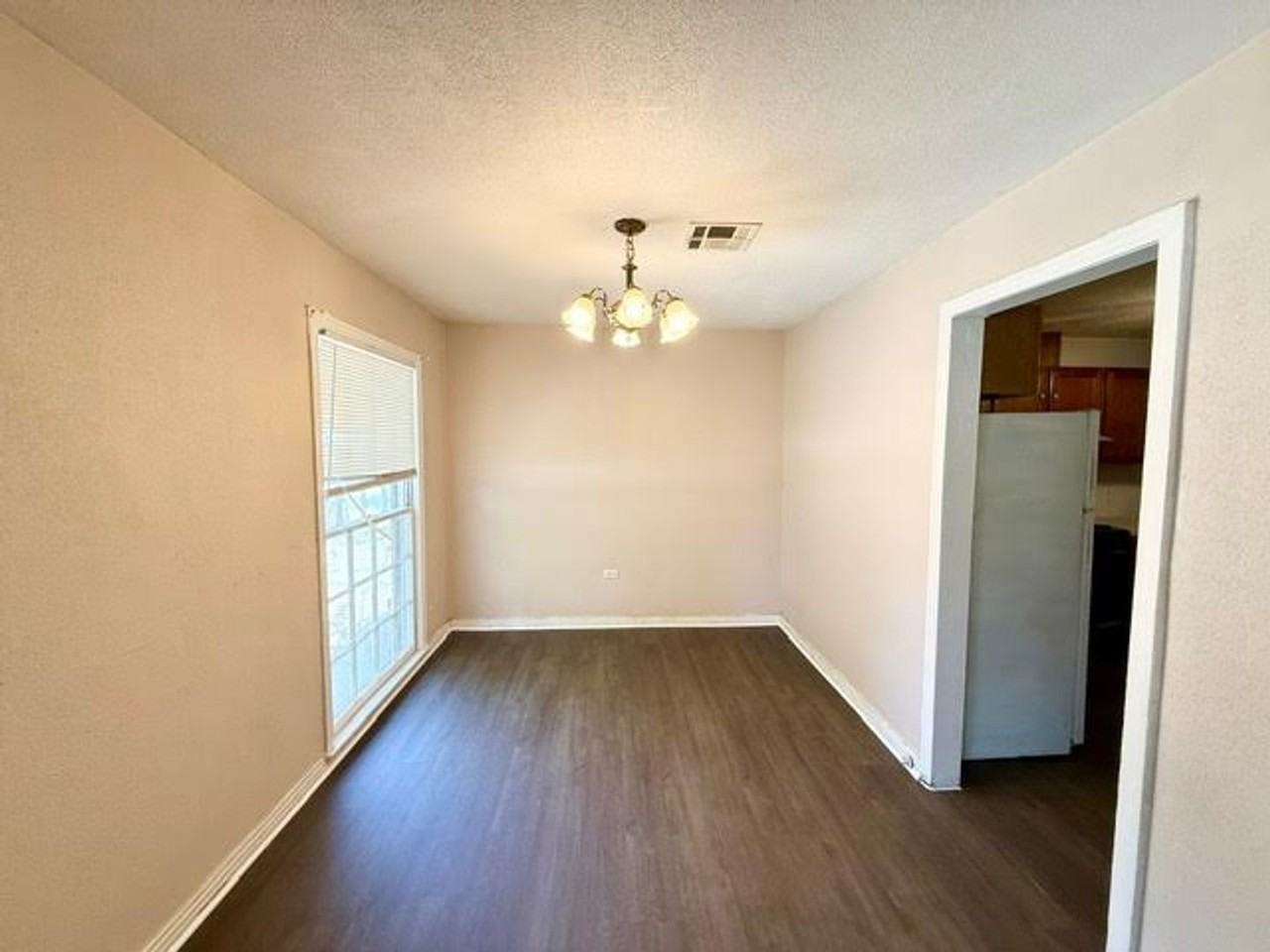 3716 Parkwood St - Photo 4 of 20