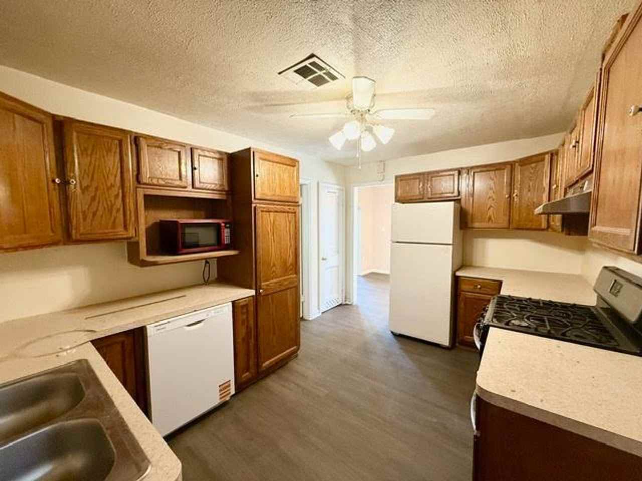 3716 Parkwood St - Photo 5 of 20