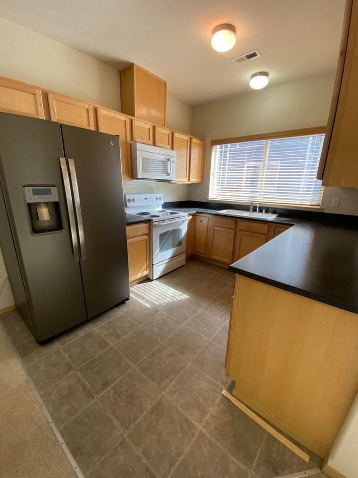 6517 127th Street Ct E - Photo 2 of 14