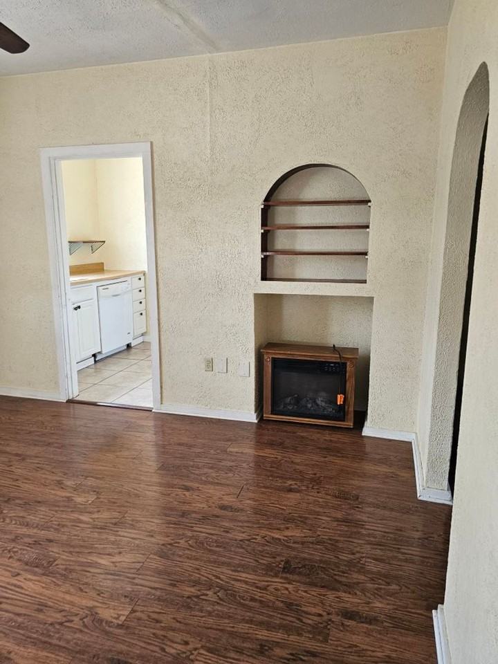 502 E 7th St - Photo 6 of 13