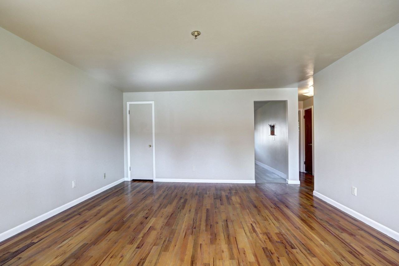 1064 S Yarrow St - Photo 3 of 28