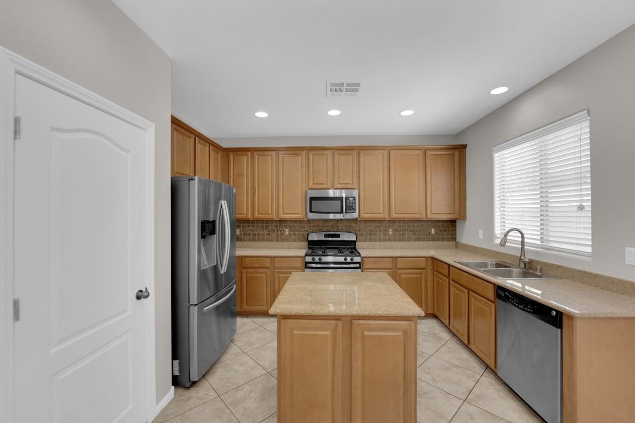 685 Calamus Palm Pl - Photo 4 of 19