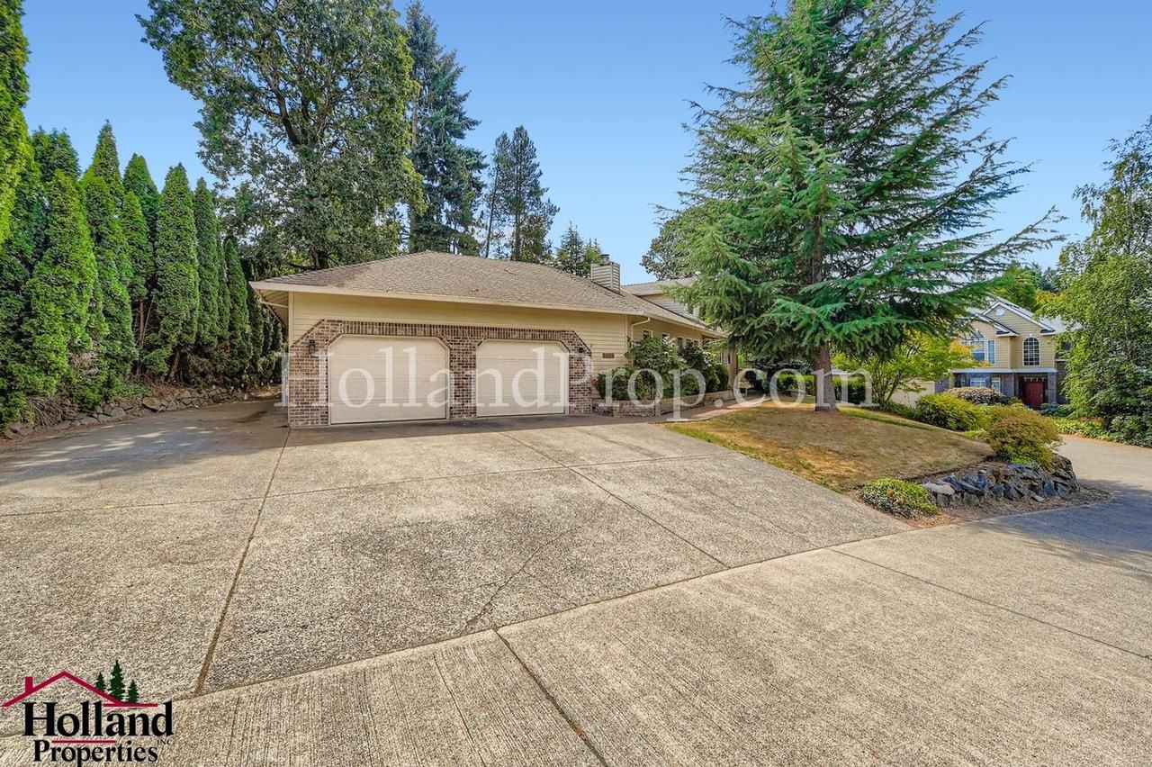 1655 Se Brookwood Ave - Photo 2 of 28