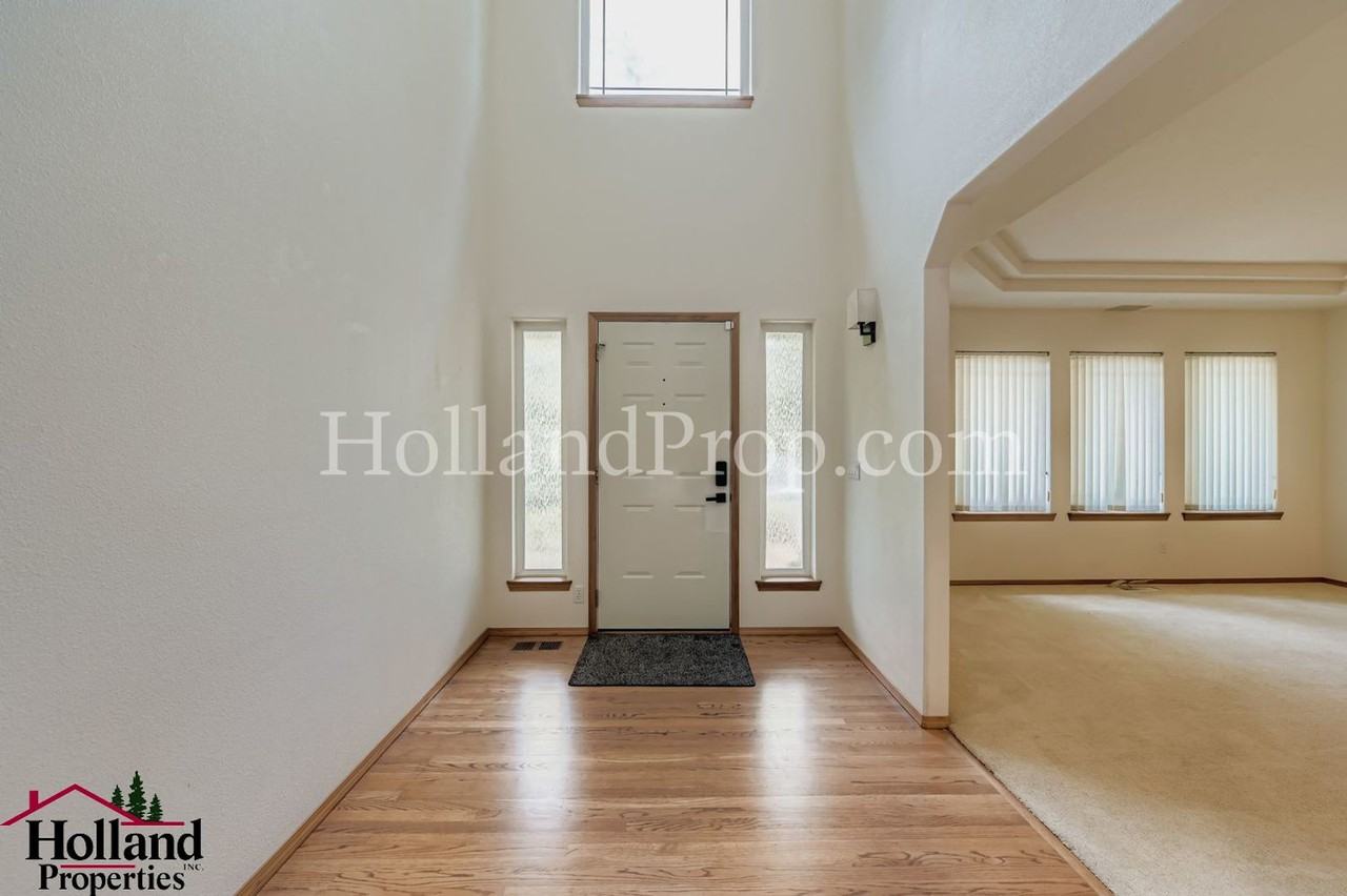 1655 Se Brookwood Ave - Photo 4 of 28