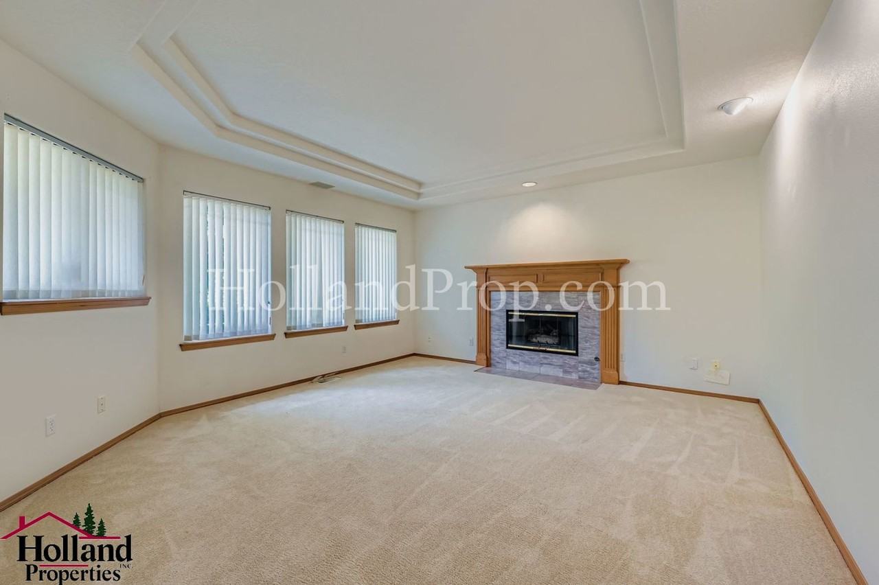 1655 Se Brookwood Ave - Photo 5 of 28