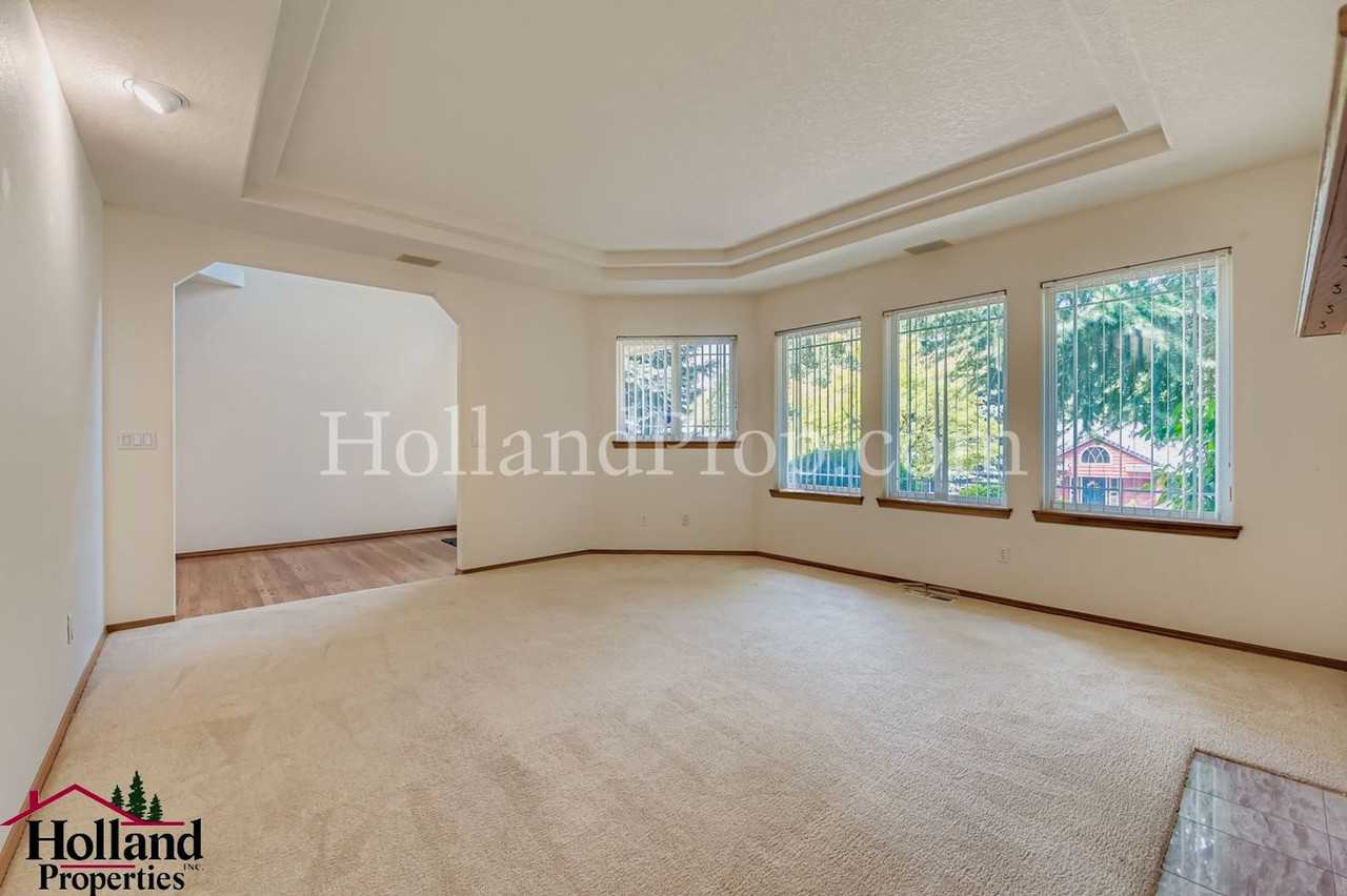 1655 Se Brookwood Ave - Photo 6 of 28