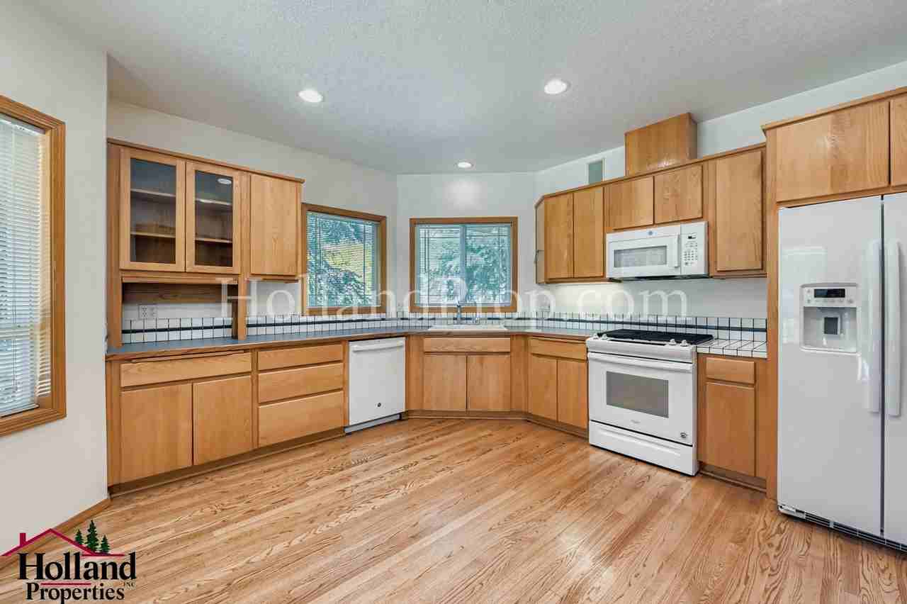 1655 Se Brookwood Ave - Photo 7 of 28