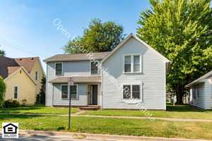 featured image of 604 E 9th St