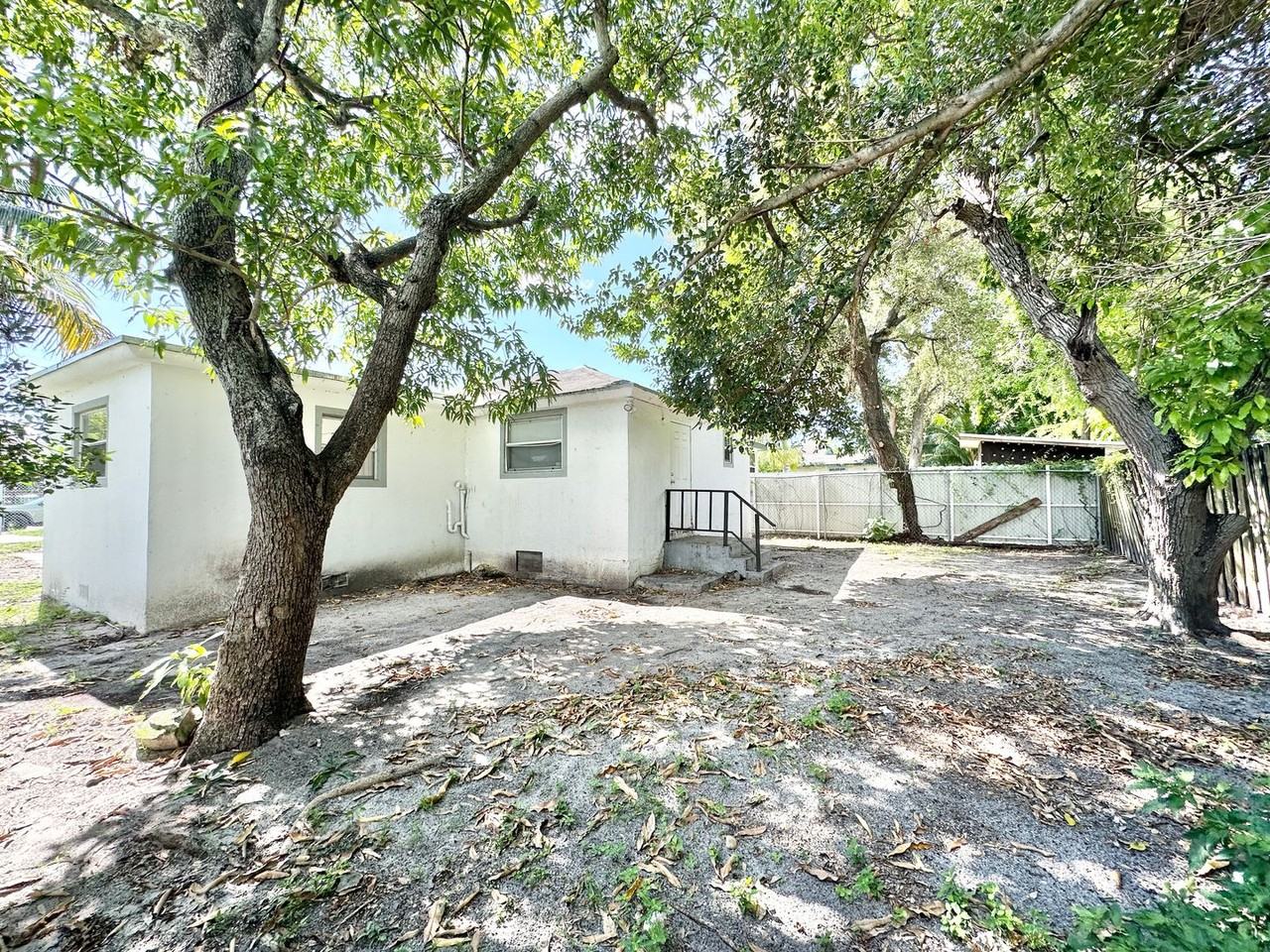 7156 Nw 15th Ct - Photo 2 of 26