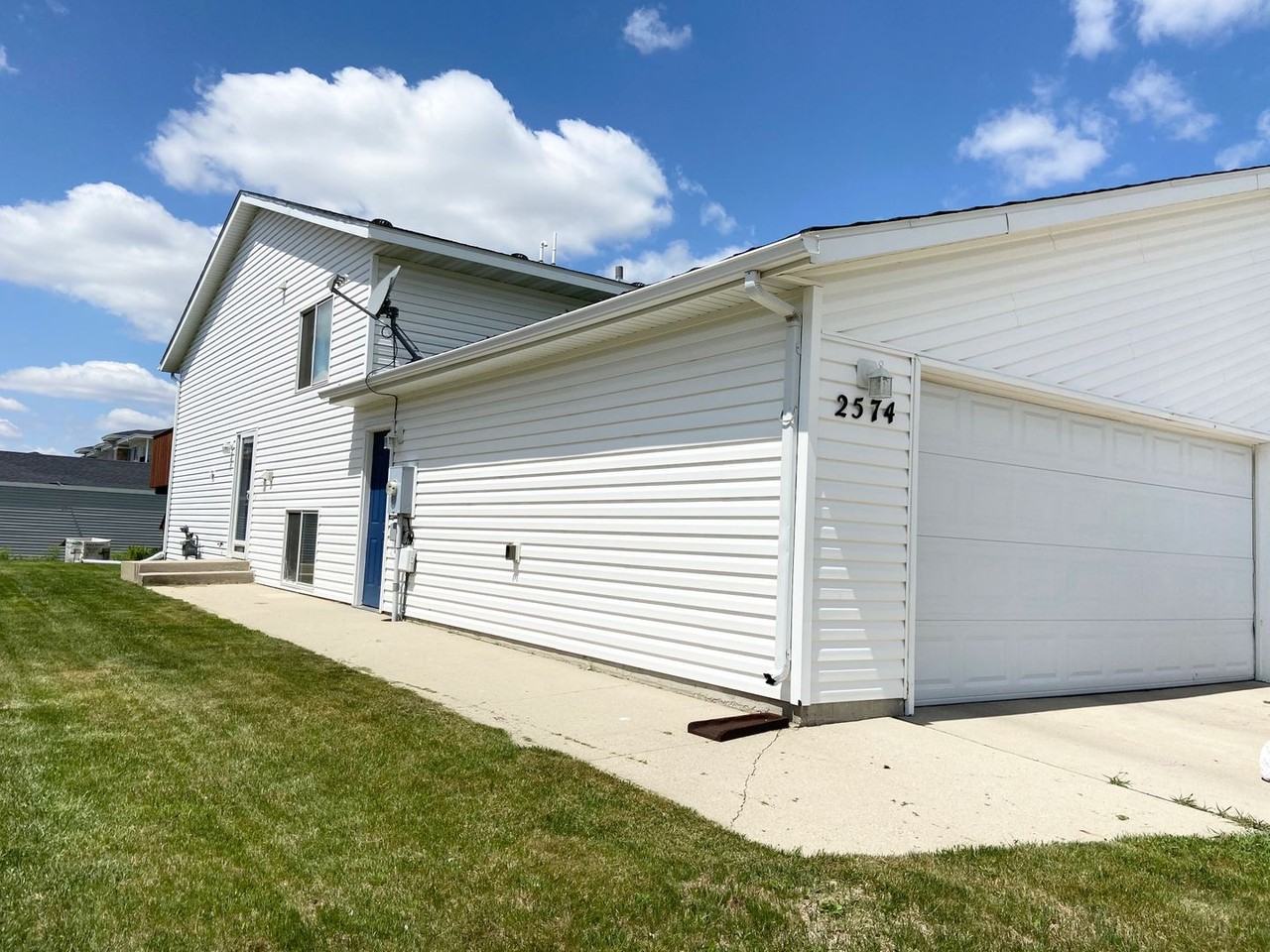 2574 Amber Valley Ct S - Photo 2 of 5