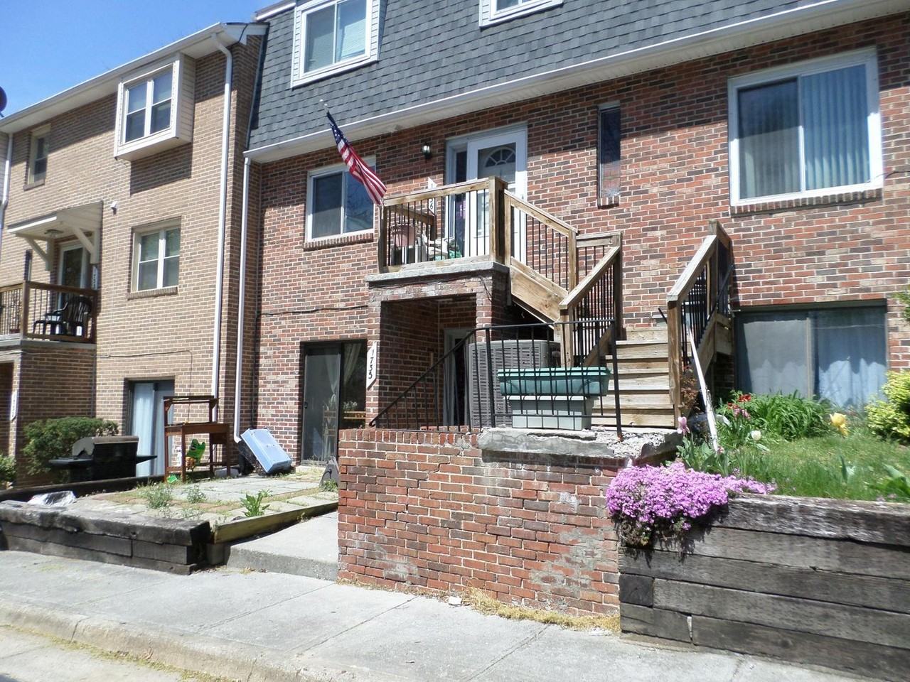 1735 Donlee Dr - Photo 3 of 3