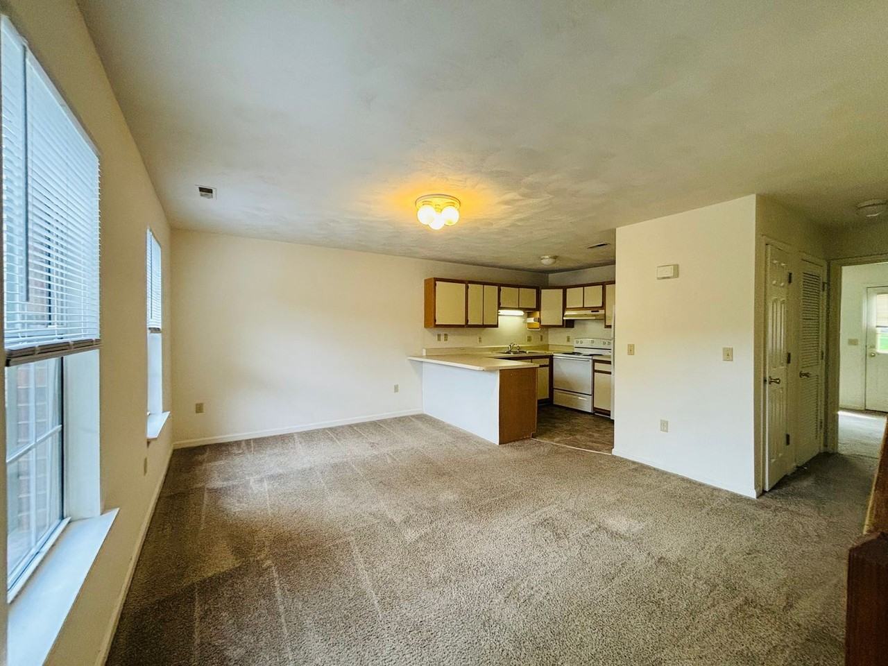 824 Patrick Henry Dr - Photo 3 of 19