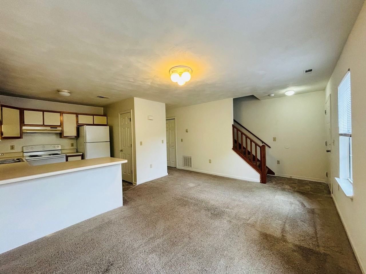824 Patrick Henry Dr - Photo 4 of 19