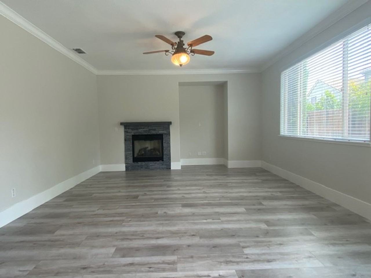 1957 Saint Patrick Way - Photo 5 of 18
