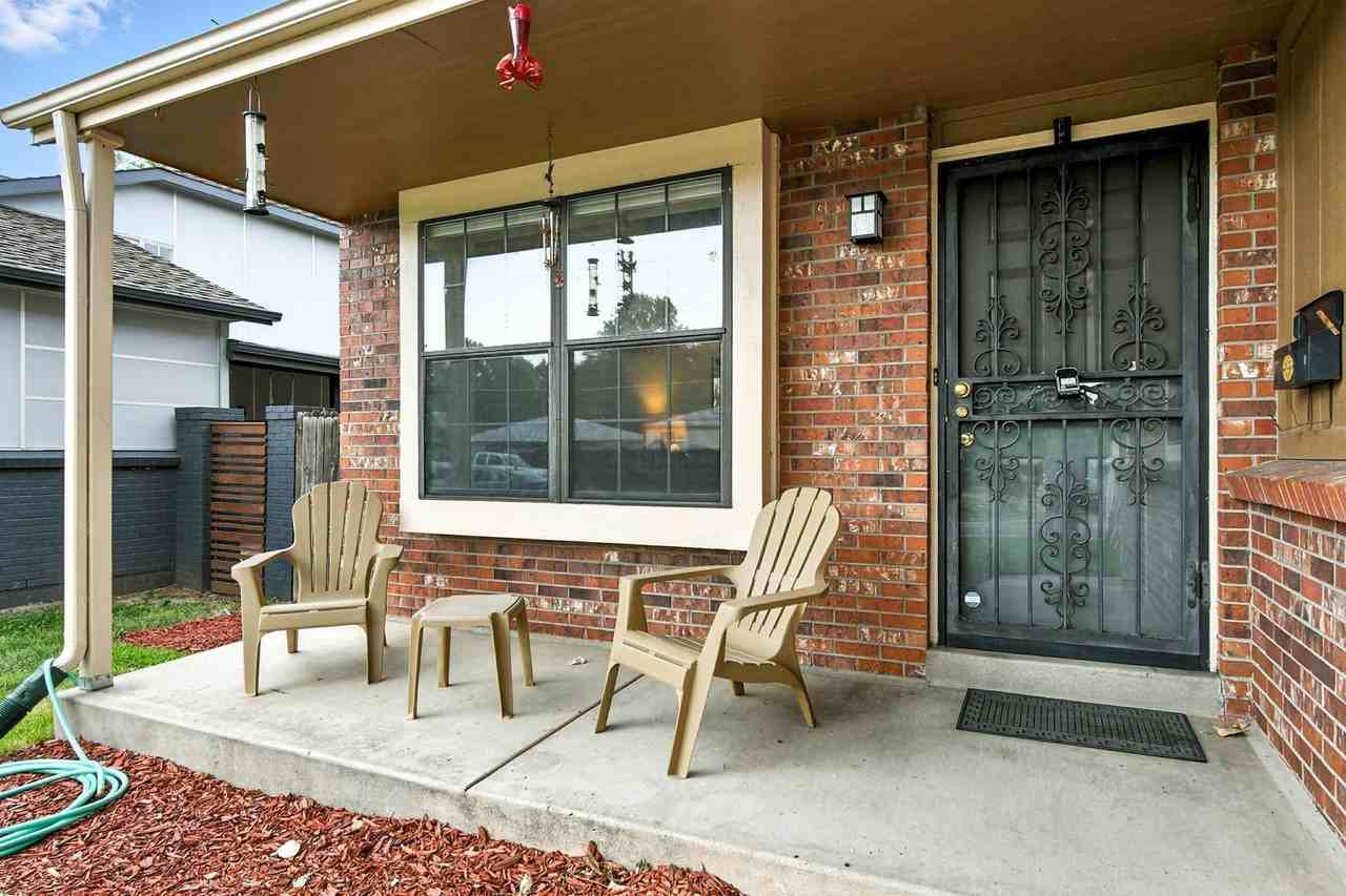 1205 S Dahlia St #1 - Photo 3 of 33