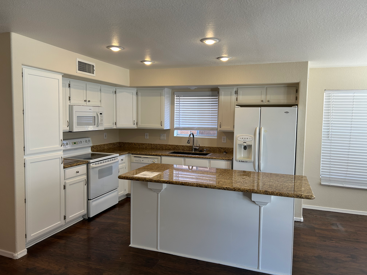 3237 E Brookwood Ct - Photo 3 of 27