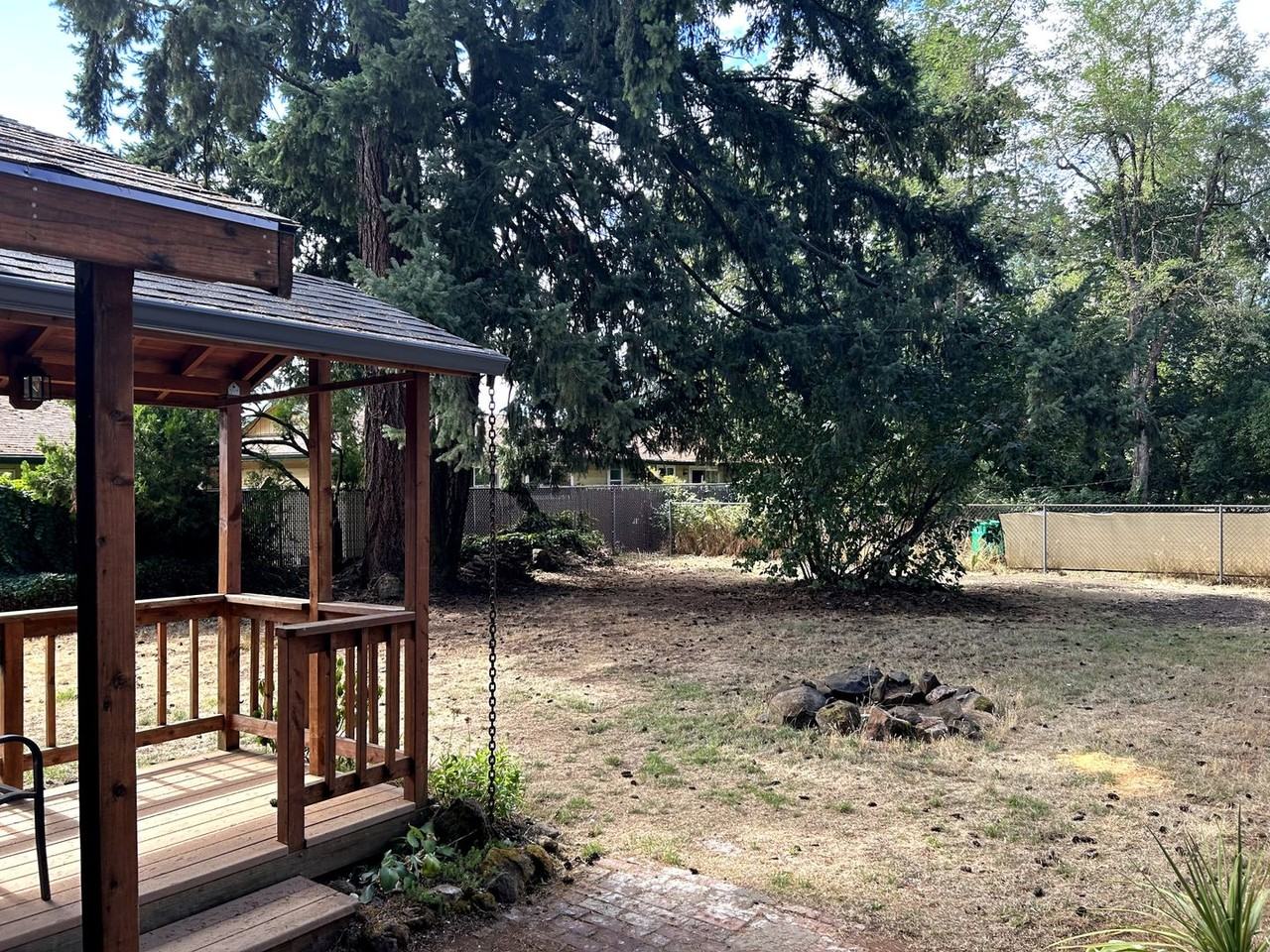 1912 Se Waldron Rd #A - Photo 2 of 23