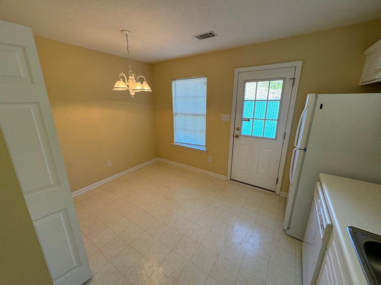 442 Flowing Creek Drive - Photo 4 of 12