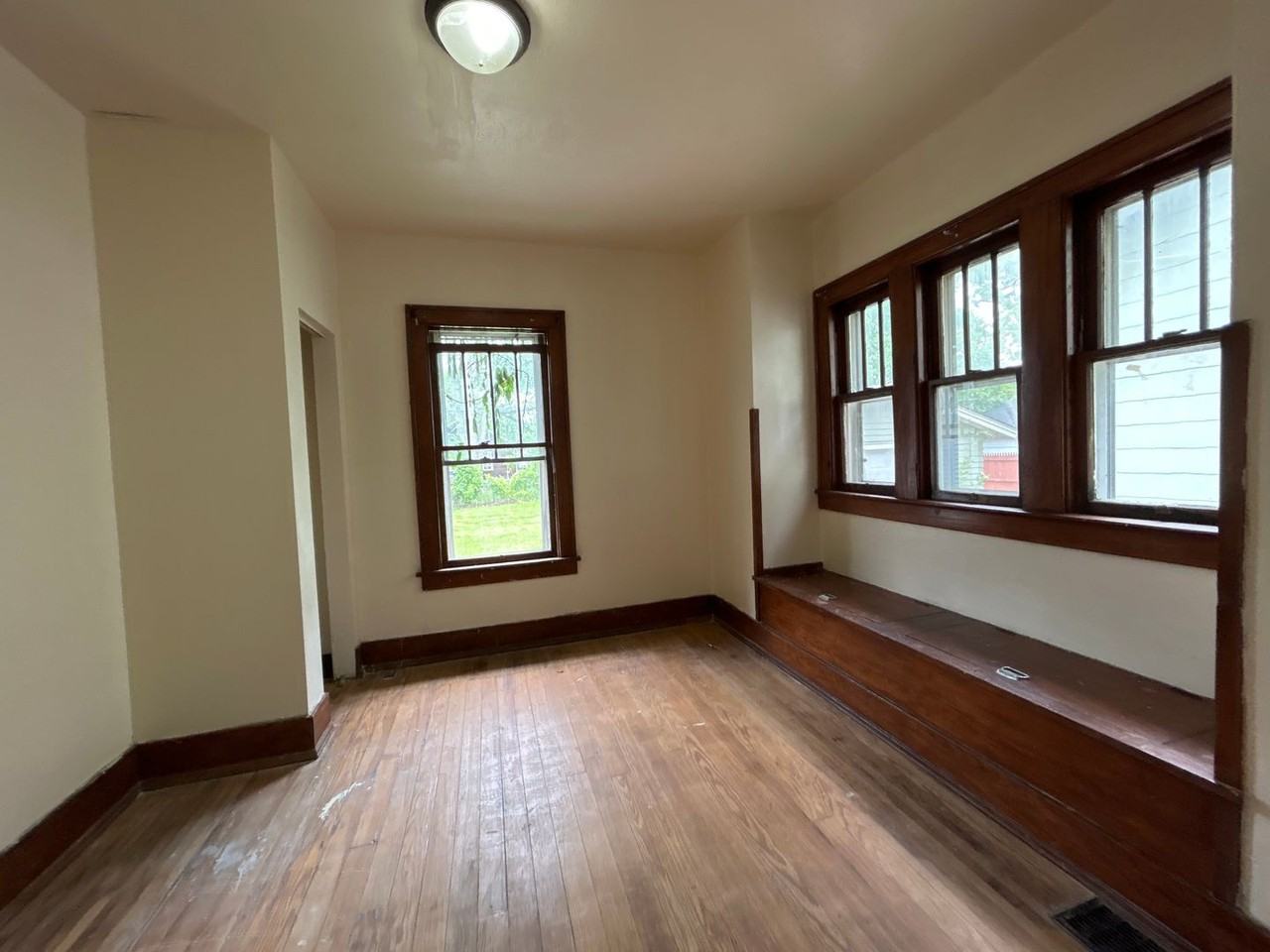 1714 Roys Ave - Photo 2 of 19