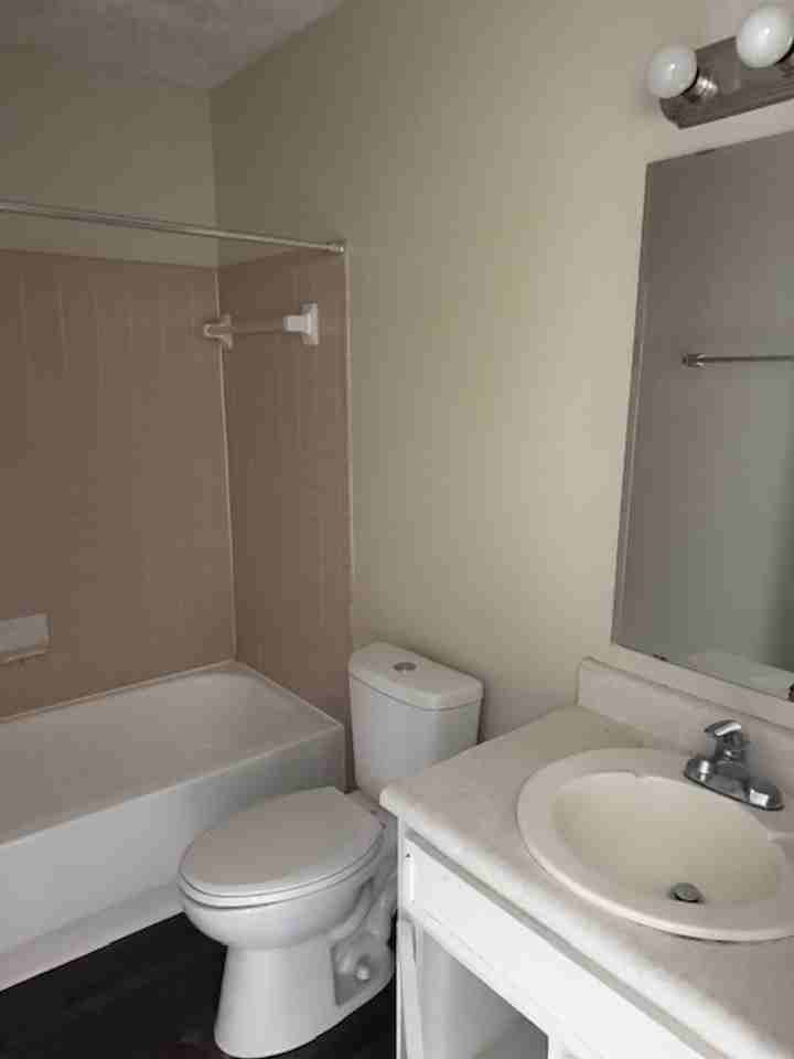 2659 Chateau Ln Apt B - Photo 2 of 5