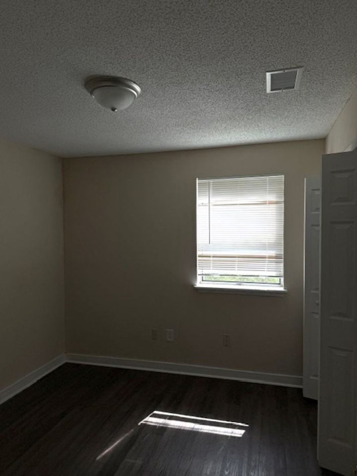 2659 Chateau Ln Apt B - Photo 3 of 5