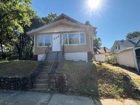 409 Pioneer St - Photo 1 of 1
