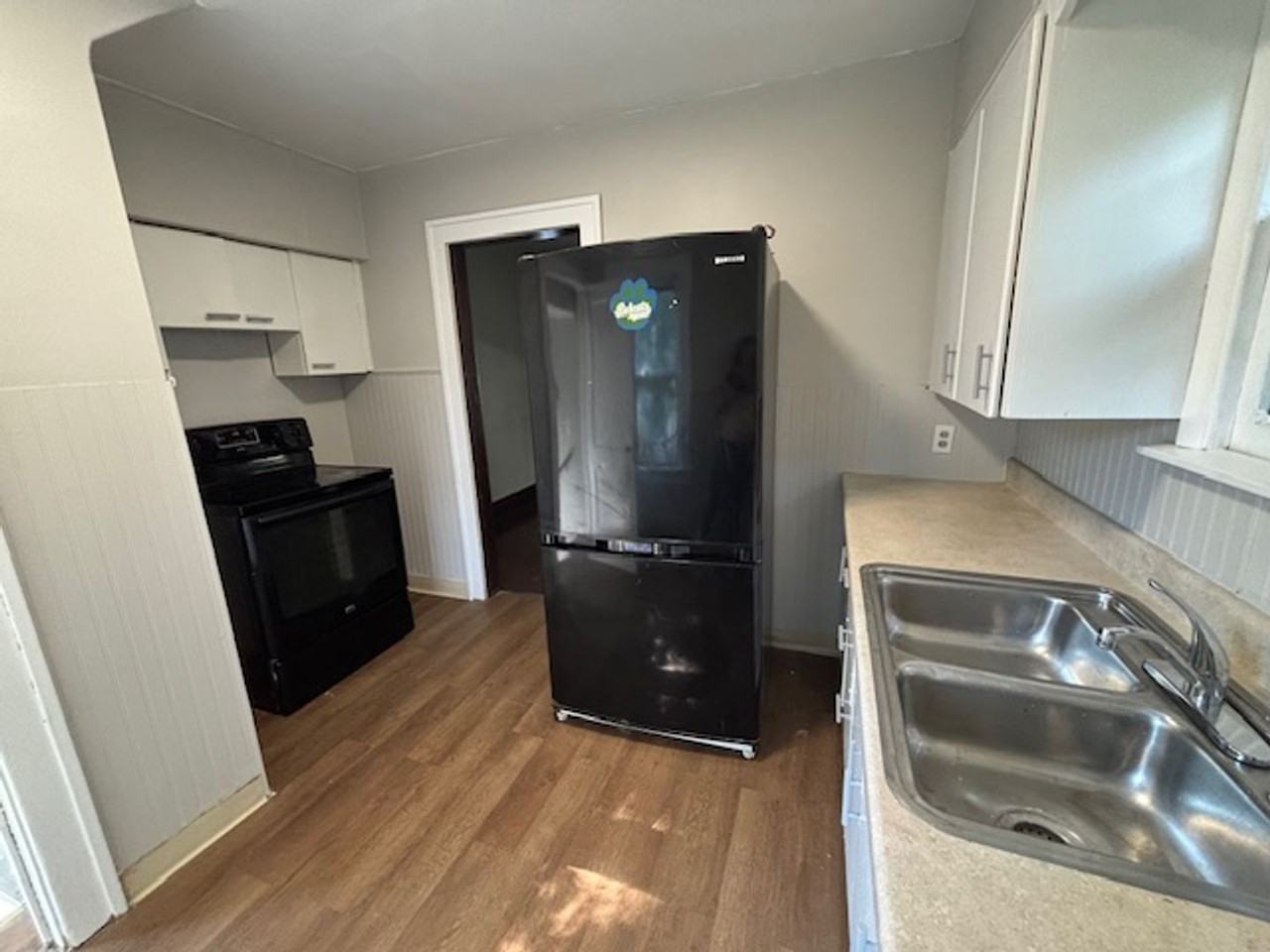 409 Pioneer St - Photo 2 of 15