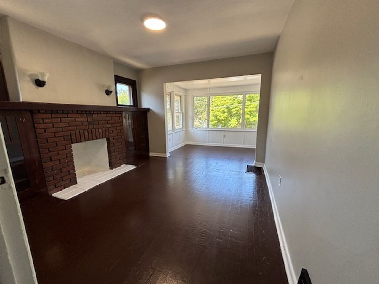 409 Pioneer St - Photo 4 of 15