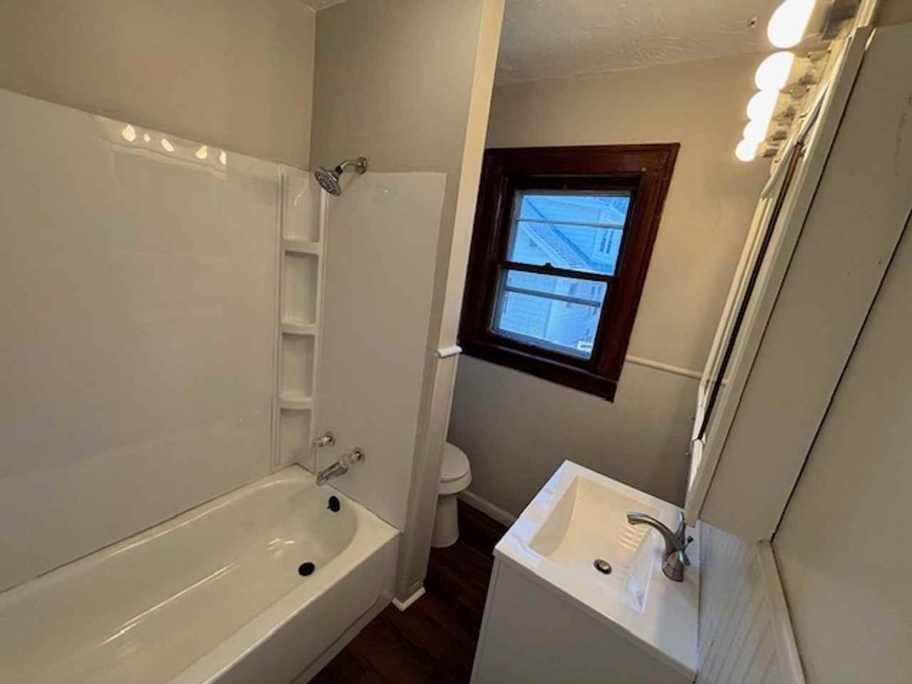 409 Pioneer St - Photo 6 of 15