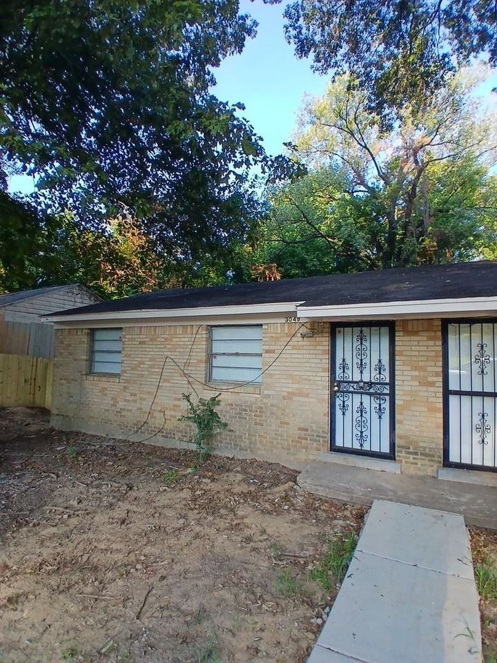 3049 Lotus Rd - Photo 3 of 9