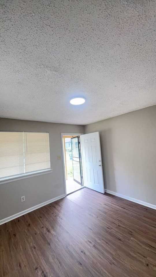 1537 Standridge St - Photo 7 of 7