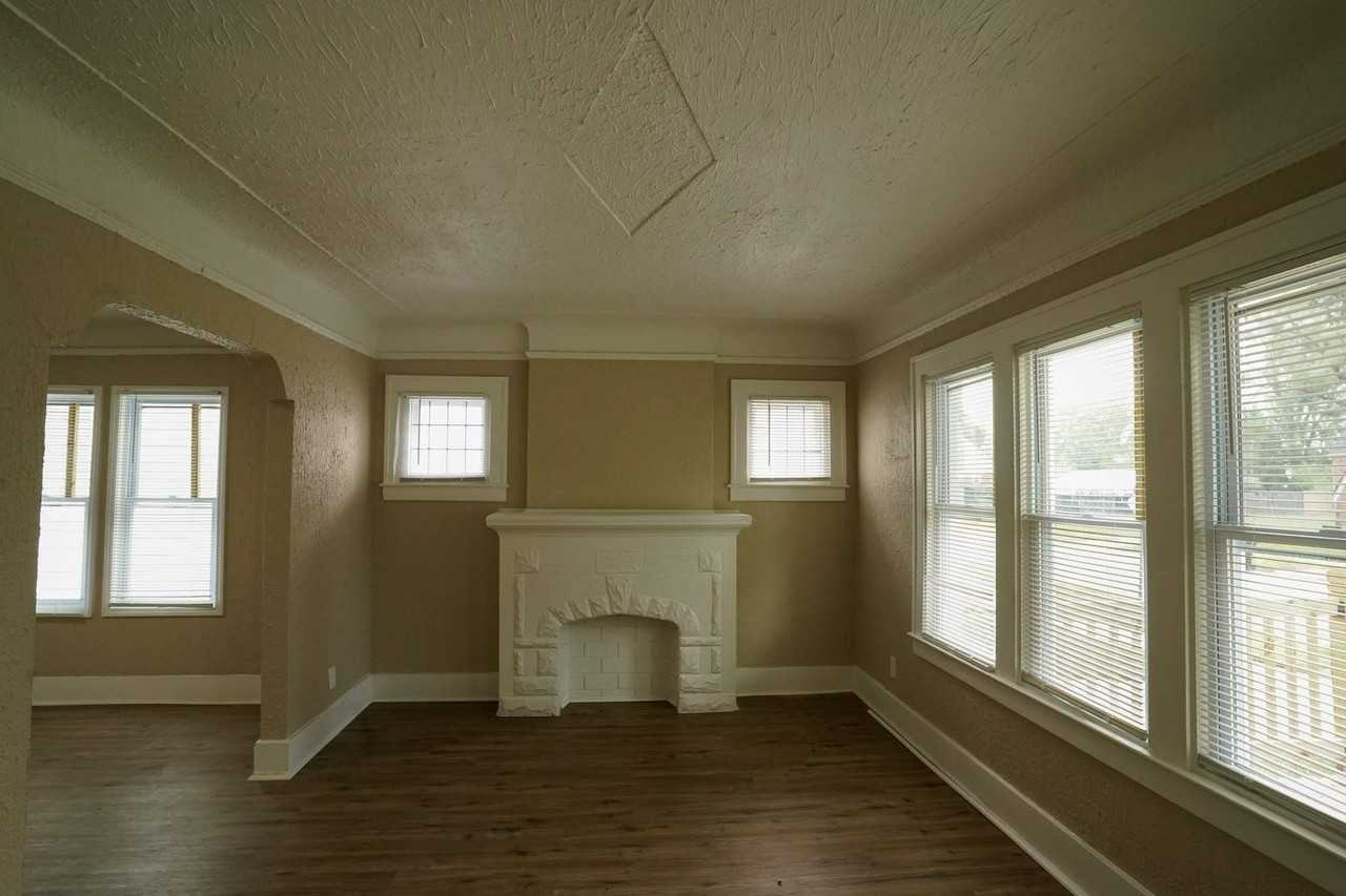 14919 Lesure St - Photo 2 of 7