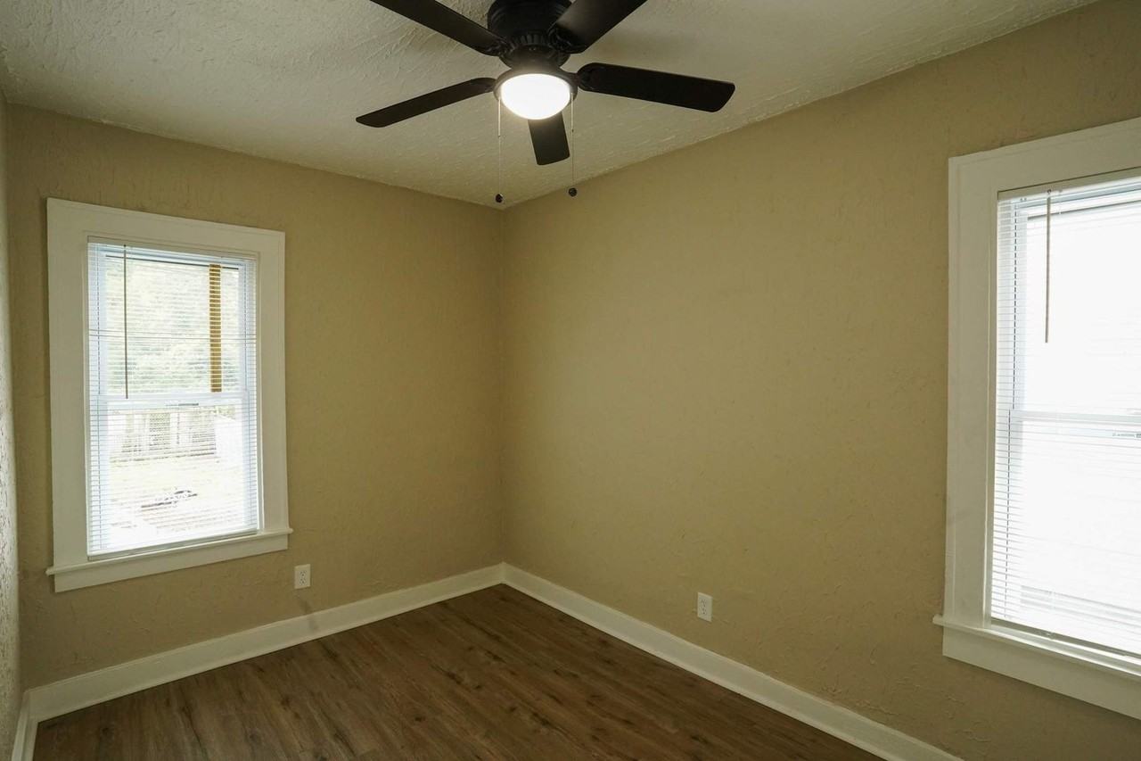 14919 Lesure St - Photo 5 of 7