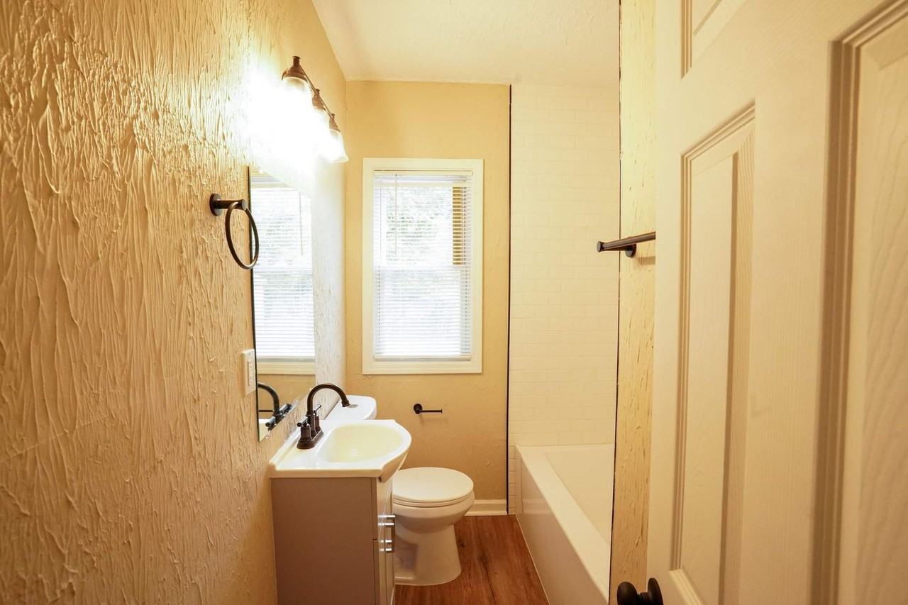 14919 Lesure St - Photo 6 of 7