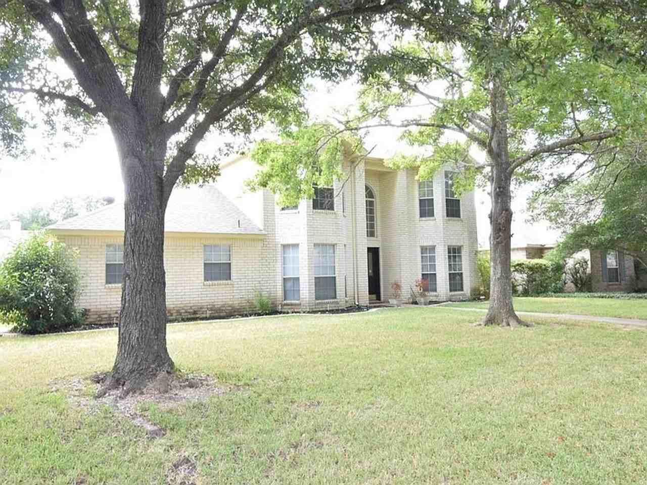 4721 Stagecoach Trl - Photo 2 of 15