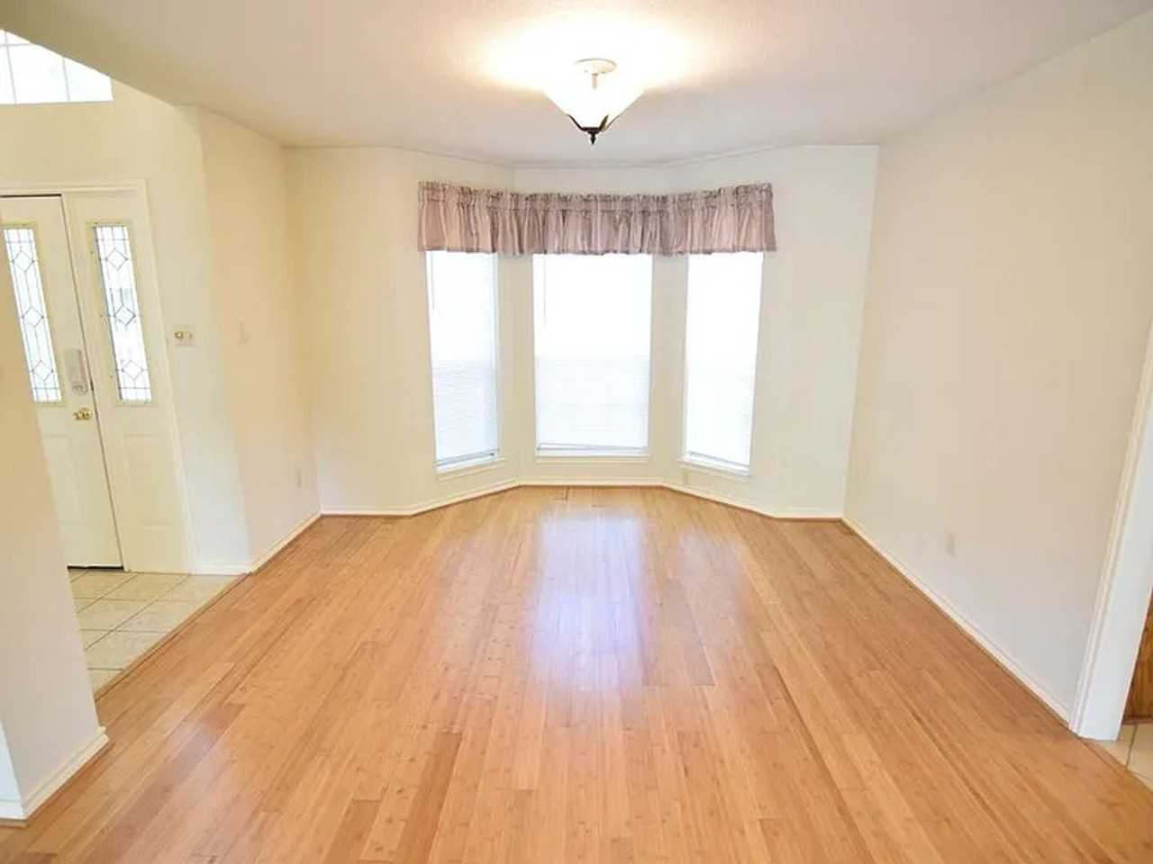 4721 Stagecoach Trl - Photo 4 of 15