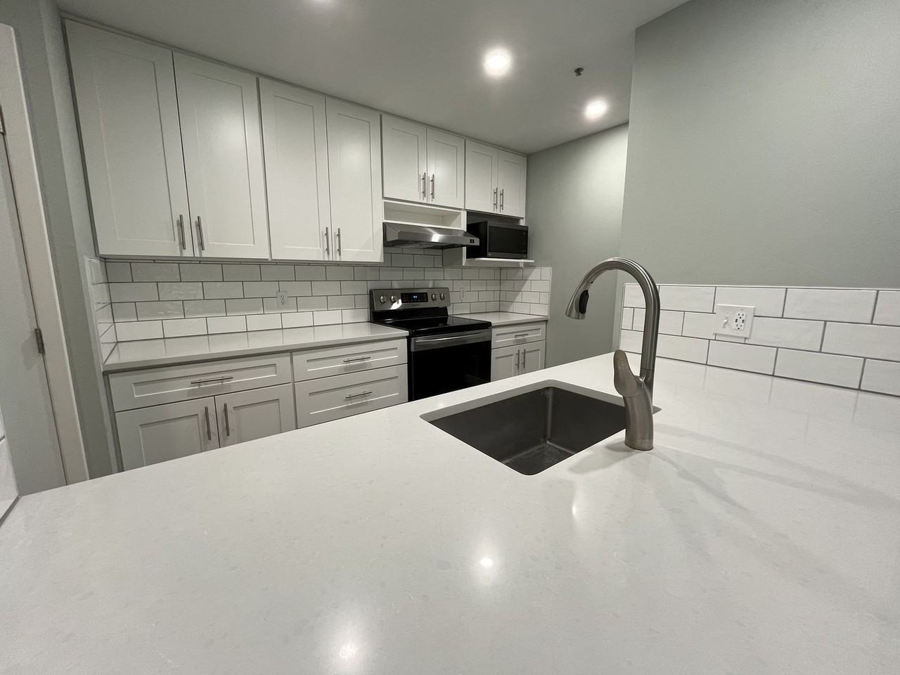 1730 S Harbor Way #303 - Photo 5 of 24