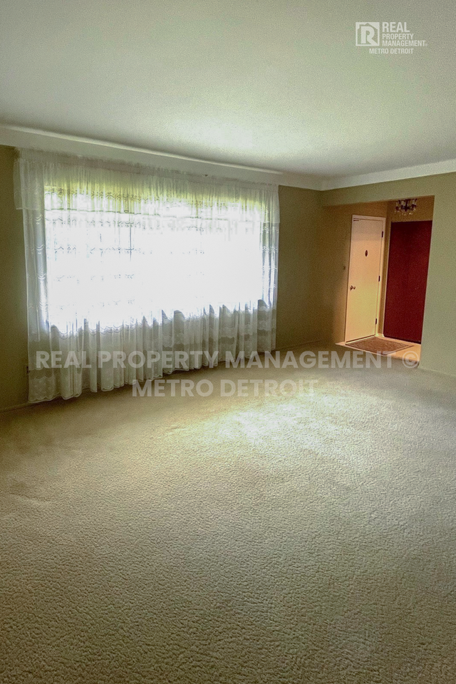 27412 Roan Dr - Photo 3 of 18